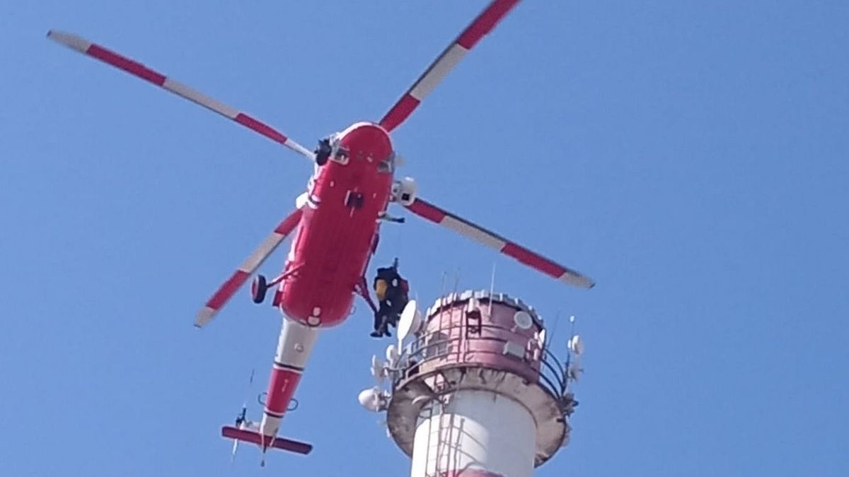 Muži se udělalo zle na komíně u Plzně, zasahoval vrtulník